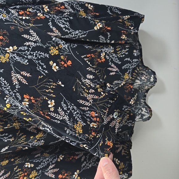 My Danielle Black Floral Top NWT - Picture 6 of 8